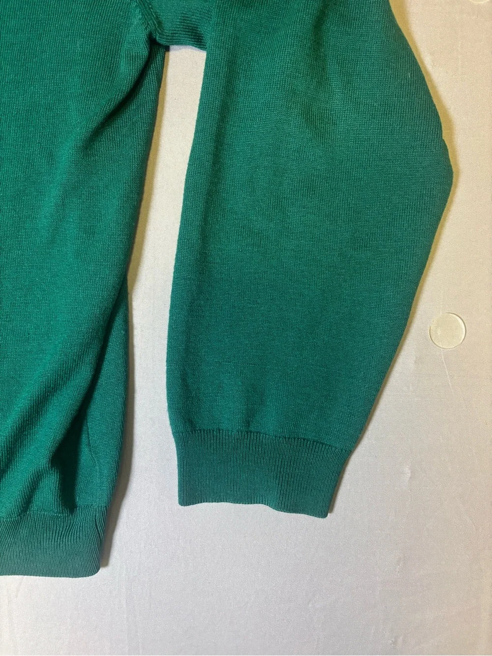 Brooks Brothers Men's V-Neck Sweater in Green. Navy Logo Size XXL Merino Wool